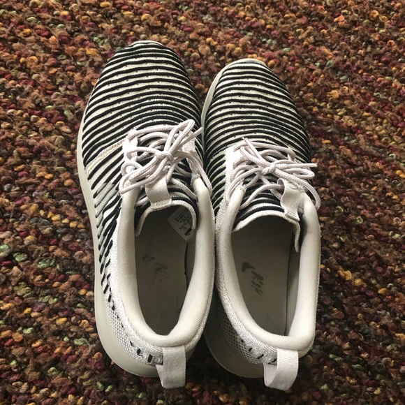 Nike Sneakers - Picture 3 of 6